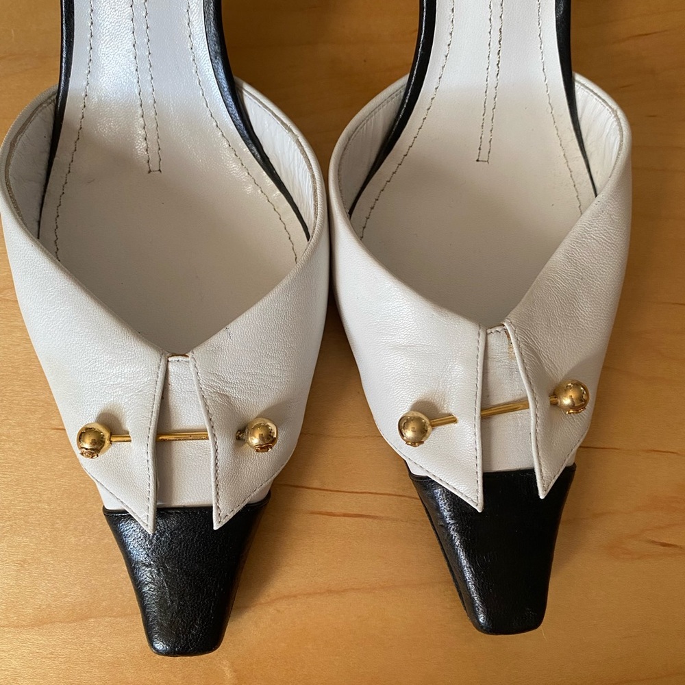Chanel 2006 D'Orsey Pumps 36.5
Black And White Leather